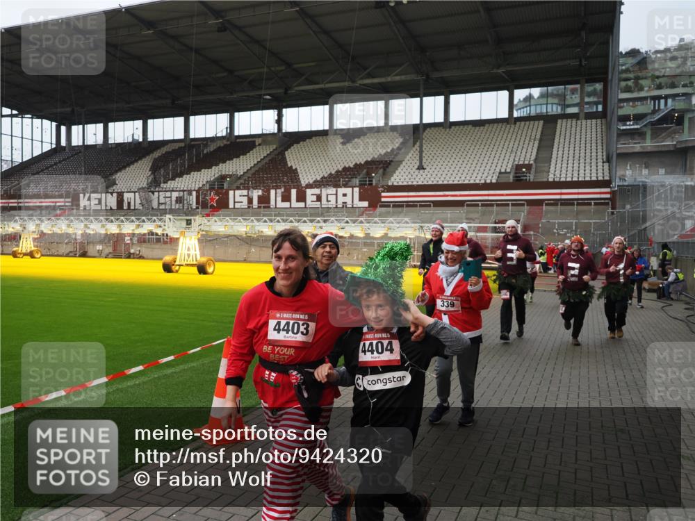 07.12.2025 - St. Pauli X-Mass-Run No. 15 Fabian Wolf http://msf.ph/oto/9424320 07.12.2025 12:06:46 Ziel 276, 339, 345, 1844, 1846, 3689, 3692, 4143, 4342, 4345, 4346, 4403, 4404, 4416, 4783, 4784 meine-sportfotos.de
