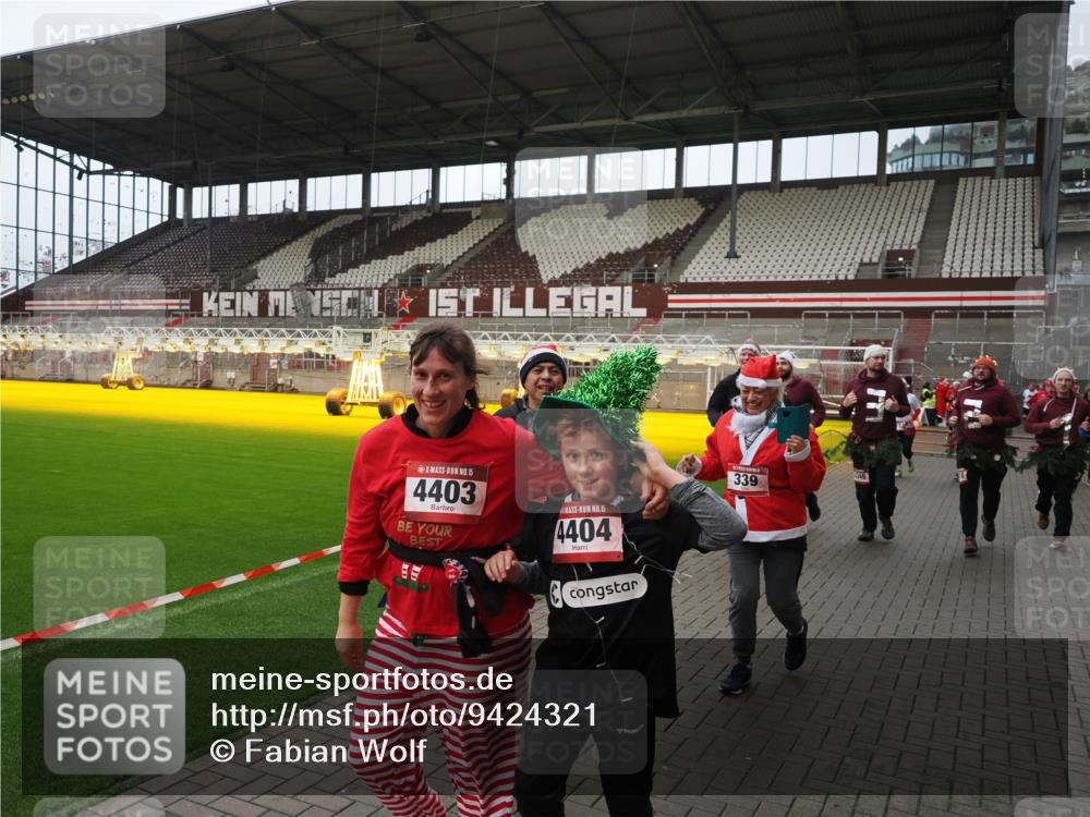 07.12.2025 - St. Pauli X-Mass-Run No. 15 Fabian Wolf http://msf.ph/oto/9424321 07.12.2025 12:06:47 Ziel 276, 339, 345, 1844, 1846, 3689, 3692, 4143, 4342, 4345, 4346, 4403, 4404, 4416, 4783, 4784 meine-sportfotos.de