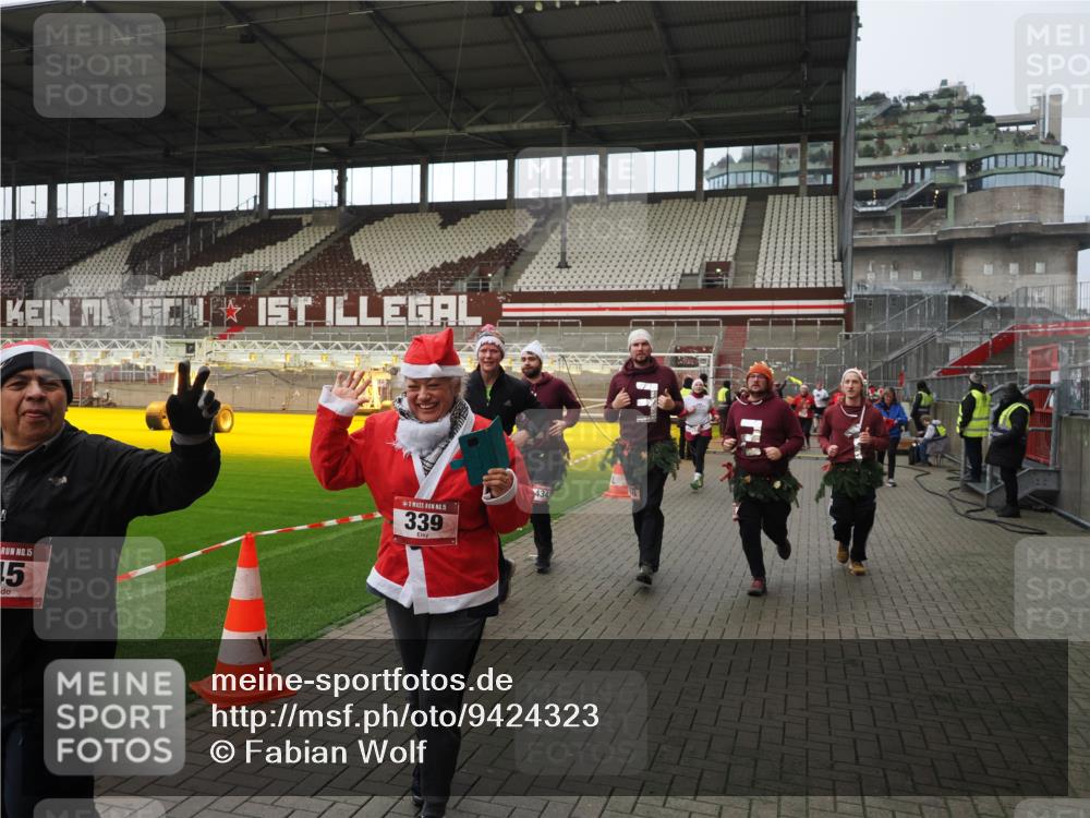 07.12.2025 - St. Pauli X-Mass-Run No. 15 Fabian Wolf http://msf.ph/oto/9424323 07.12.2025 12:06:48 Ziel 276, 339, 345, 1844, 1846, 3689, 3692, 4143, 4342, 4345, 4346, 4403, 4404, 4416, 4783, 4784 meine-sportfotos.de