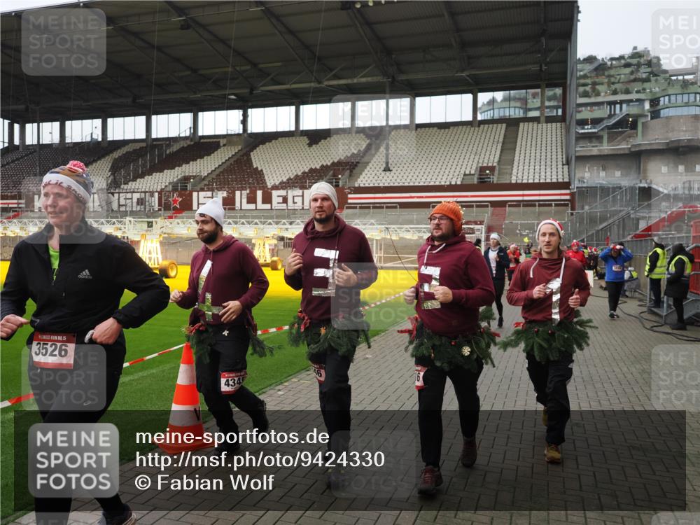 07.12.2025 - St. Pauli X-Mass-Run No. 15 Fabian Wolf http://msf.ph/oto/9424330 07.12.2025 12:06:49 Ziel 276, 339, 345, 1844, 1846, 3689, 3692, 4143, 4342, 4345, 4346, 4403, 4404, 4416, 4783, 4784 meine-sportfotos.de