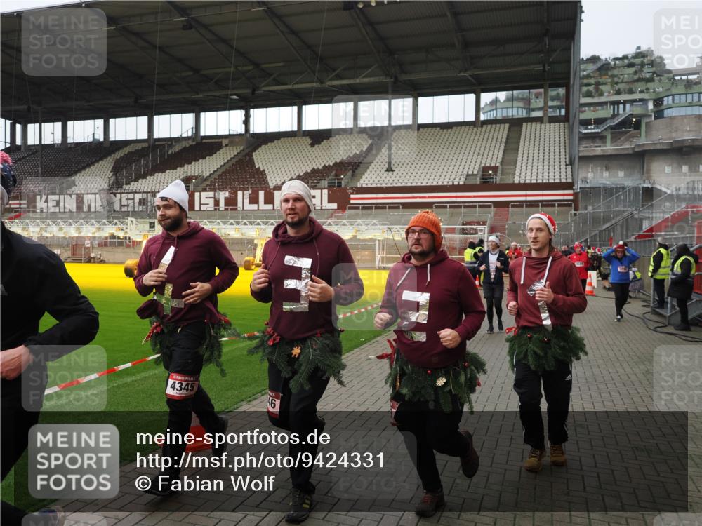 07.12.2025 - St. Pauli X-Mass-Run No. 15 Fabian Wolf http://msf.ph/oto/9424331 07.12.2025 12:06:49 Ziel 276, 339, 345, 1844, 1846, 3689, 3692, 4143, 4342, 4345, 4346, 4403, 4404, 4416, 4783, 4784 meine-sportfotos.de