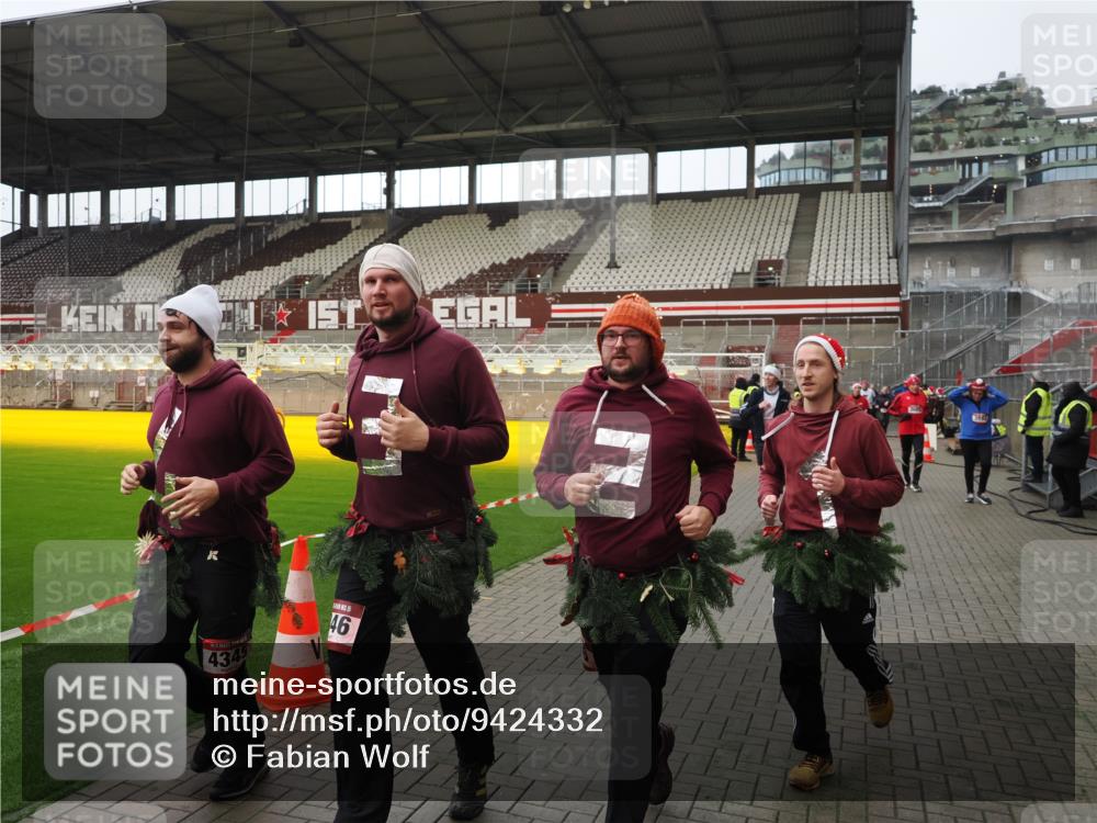 07.12.2025 - St. Pauli X-Mass-Run No. 15 Fabian Wolf http://msf.ph/oto/9424332 07.12.2025 12:06:49 Ziel 276, 339, 345, 1844, 1846, 3689, 3692, 4143, 4342, 4345, 4346, 4403, 4404, 4416, 4783, 4784 meine-sportfotos.de