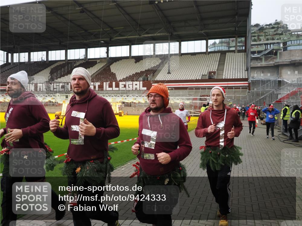 07.12.2025 - St. Pauli X-Mass-Run No. 15 Fabian Wolf http://msf.ph/oto/9424333 07.12.2025 12:06:50 Ziel 276, 339, 345, 1844, 1846, 3689, 3692, 4143, 4342, 4345, 4346, 4403, 4404, 4416 meine-sportfotos.de