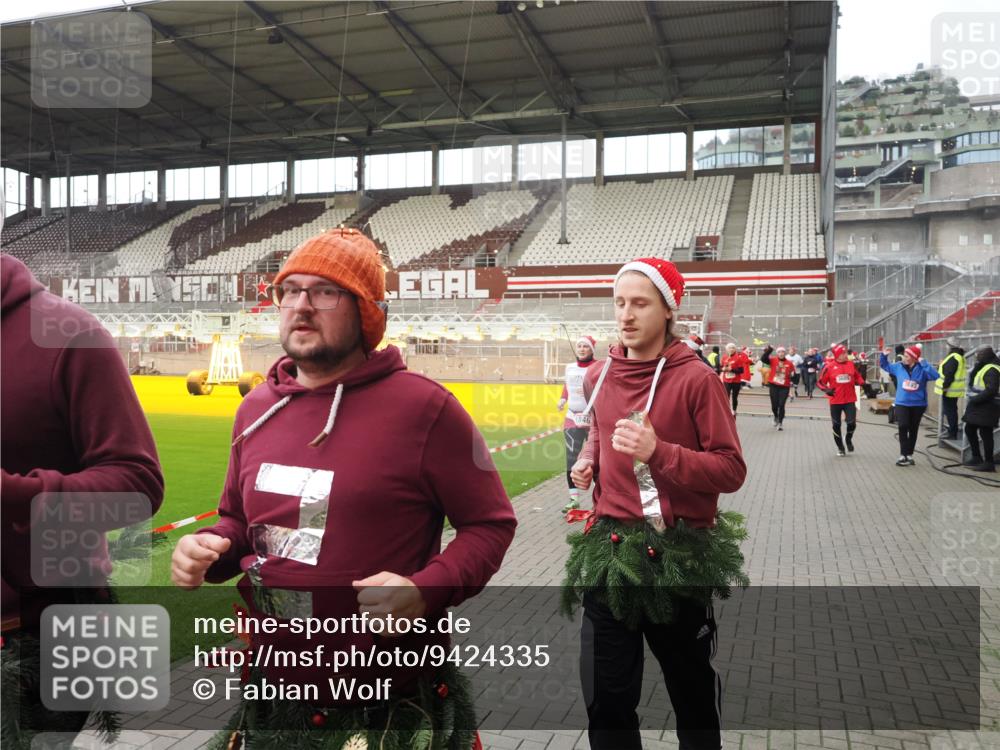 07.12.2025 - St. Pauli X-Mass-Run No. 15 Fabian Wolf http://msf.ph/oto/9424335 07.12.2025 12:06:50 Ziel 276, 339, 345, 1844, 1846, 3689, 3692, 4143, 4342, 4345, 4346, 4403, 4404, 4416 meine-sportfotos.de