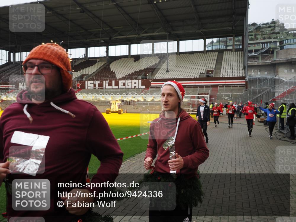 07.12.2025 - St. Pauli X-Mass-Run No. 15 Fabian Wolf http://msf.ph/oto/9424336 07.12.2025 12:06:50 Ziel 276, 339, 345, 1844, 1846, 3689, 3692, 4143, 4342, 4345, 4346, 4403, 4404, 4416 meine-sportfotos.de