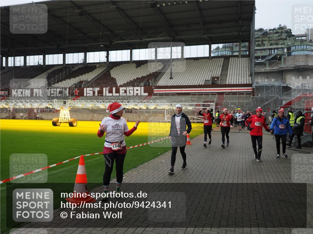 07.12.2025 - St. Pauli X-Mass-Run No. 15 Fabian Wolf http://msf.ph/oto/9424341 07.12.2025 12:06:52 Ziel 276, 339, 345, 1844, 1846, 3689, 3692, 4033, 4143, 4342, 4345, 4346, 4390, 4403, 4404, 4416, 4725 meine-sportfotos.de