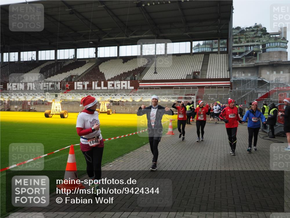 07.12.2025 - St. Pauli X-Mass-Run No. 15 Fabian Wolf http://msf.ph/oto/9424344 07.12.2025 12:06:53 Ziel 276, 339, 345, 1844, 1846, 3689, 3692, 4017, 4018, 4033, 4143, 4342, 4345, 4346, 4390, 4403, 4404, 4416, 4725 meine-sportfotos.de