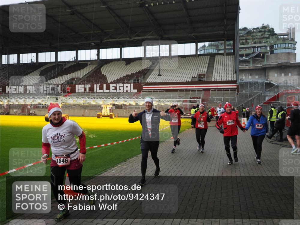 07.12.2025 - St. Pauli X-Mass-Run No. 15 Fabian Wolf http://msf.ph/oto/9424347 07.12.2025 12:06:53 Ziel 276, 339, 345, 1844, 1846, 3689, 3692, 4017, 4018, 4033, 4143, 4342, 4345, 4346, 4390, 4403, 4404, 4416, 4725 meine-sportfotos.de