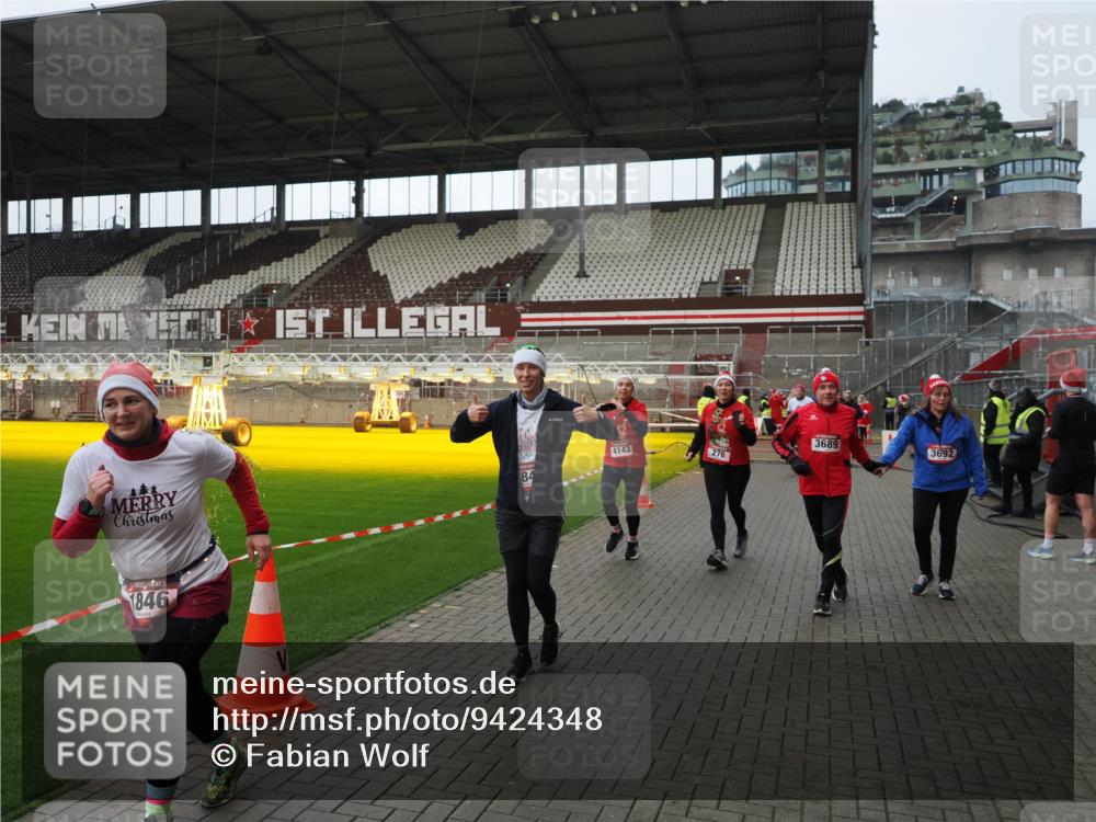 07.12.2025 - St. Pauli X-Mass-Run No. 15 Fabian Wolf http://msf.ph/oto/9424348 07.12.2025 12:06:54 Ziel 276, 339, 345, 1844, 1846, 3689, 3692, 4017, 4018, 4033, 4143, 4342, 4345, 4346, 4390, 4403, 4404, 4416, 4725 meine-sportfotos.de