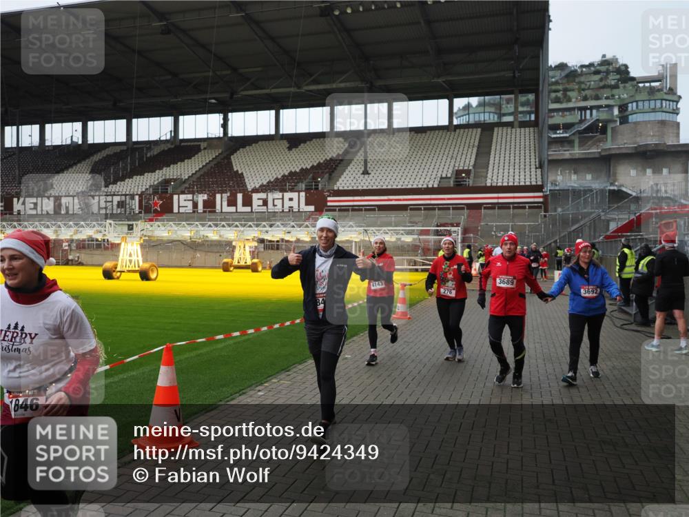 07.12.2025 - St. Pauli X-Mass-Run No. 15 Fabian Wolf http://msf.ph/oto/9424349 07.12.2025 12:06:54 Ziel 276, 339, 345, 1844, 1846, 3689, 3692, 4017, 4018, 4033, 4143, 4342, 4345, 4346, 4390, 4403, 4404, 4416, 4725 meine-sportfotos.de
