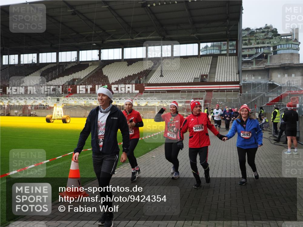 07.12.2025 - St. Pauli X-Mass-Run No. 15 Fabian Wolf http://msf.ph/oto/9424354 07.12.2025 12:06:55 Ziel 276, 339, 345, 1844, 1846, 3689, 3692, 4017, 4018, 4033, 4143, 4314, 4342, 4345, 4346, 4360, 4361, 4390, 4416, 4725 meine-sportfotos.de
