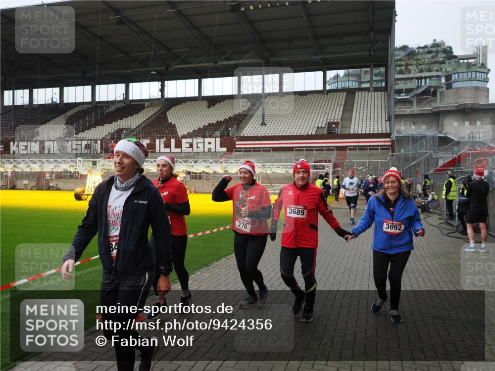 07.12.2025 - St. Pauli X-Mass-Run No. 15 Fabian Wolf http://msf.ph/oto/9424356 07.12.2025 12:06:55 Ziel 276, 339, 345, 1844, 1846, 3689, 3692, 4017, 4018, 4033, 4143, 4314, 4342, 4345, 4346, 4360, 4361, 4390, 4416, 4725 meine-sportfotos.de