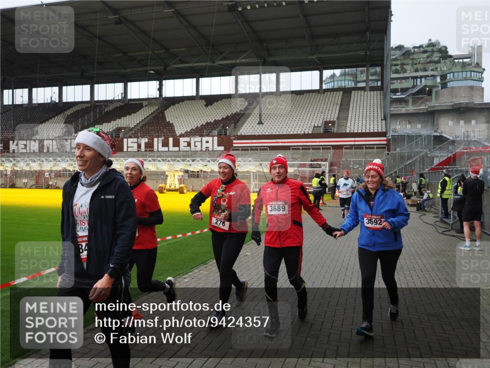 07.12.2025 - St. Pauli X-Mass-Run No. 15 Fabian Wolf http://msf.ph/oto/9424357 07.12.2025 12:06:55 Ziel 276, 339, 345, 1844, 1846, 3689, 3692, 4017, 4018, 4033, 4143, 4314, 4342, 4345, 4346, 4360, 4361, 4390, 4416, 4725 meine-sportfotos.de