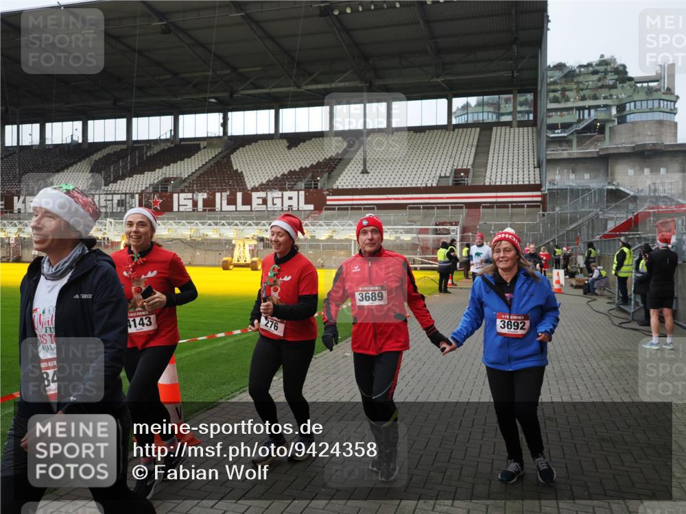 07.12.2025 - St. Pauli X-Mass-Run No. 15 Fabian Wolf http://msf.ph/oto/9424358 07.12.2025 12:06:56 Ziel 276, 339, 345, 1844, 1846, 3689, 3692, 4017, 4018, 4033, 4143, 4314, 4328, 4342, 4345, 4346, 4360, 4361, 4390, 4416, 4725 meine-sportfotos.de
