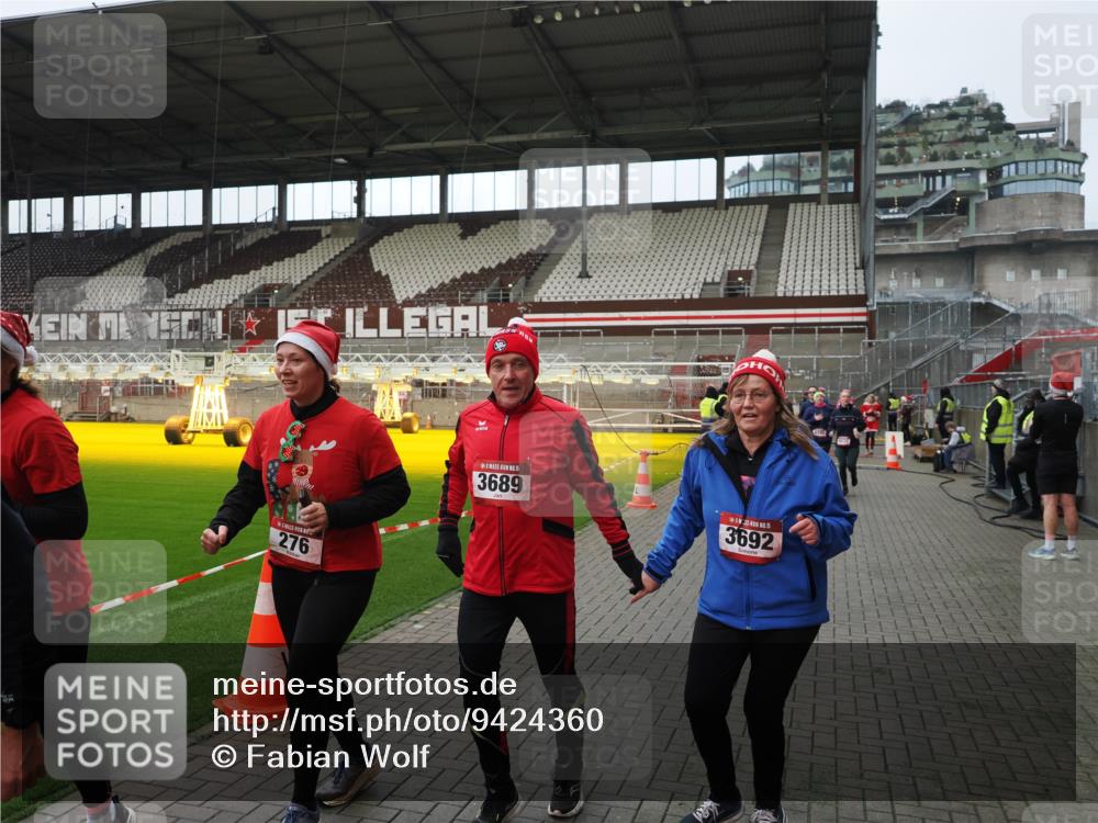 07.12.2025 - St. Pauli X-Mass-Run No. 15 Fabian Wolf http://msf.ph/oto/9424360 07.12.2025 12:06:56 Ziel 276, 339, 345, 1844, 1846, 3689, 3692, 4017, 4018, 4033, 4143, 4314, 4328, 4342, 4345, 4346, 4360, 4361, 4390, 4416, 4725 meine-sportfotos.de