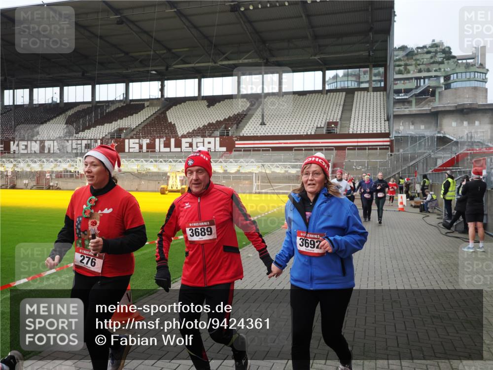 07.12.2025 - St. Pauli X-Mass-Run No. 15 Fabian Wolf http://msf.ph/oto/9424361 07.12.2025 12:06:56 Ziel 276, 339, 345, 1844, 1846, 3689, 3692, 4017, 4018, 4033, 4143, 4314, 4328, 4342, 4345, 4346, 4360, 4361, 4390, 4416, 4725 meine-sportfotos.de