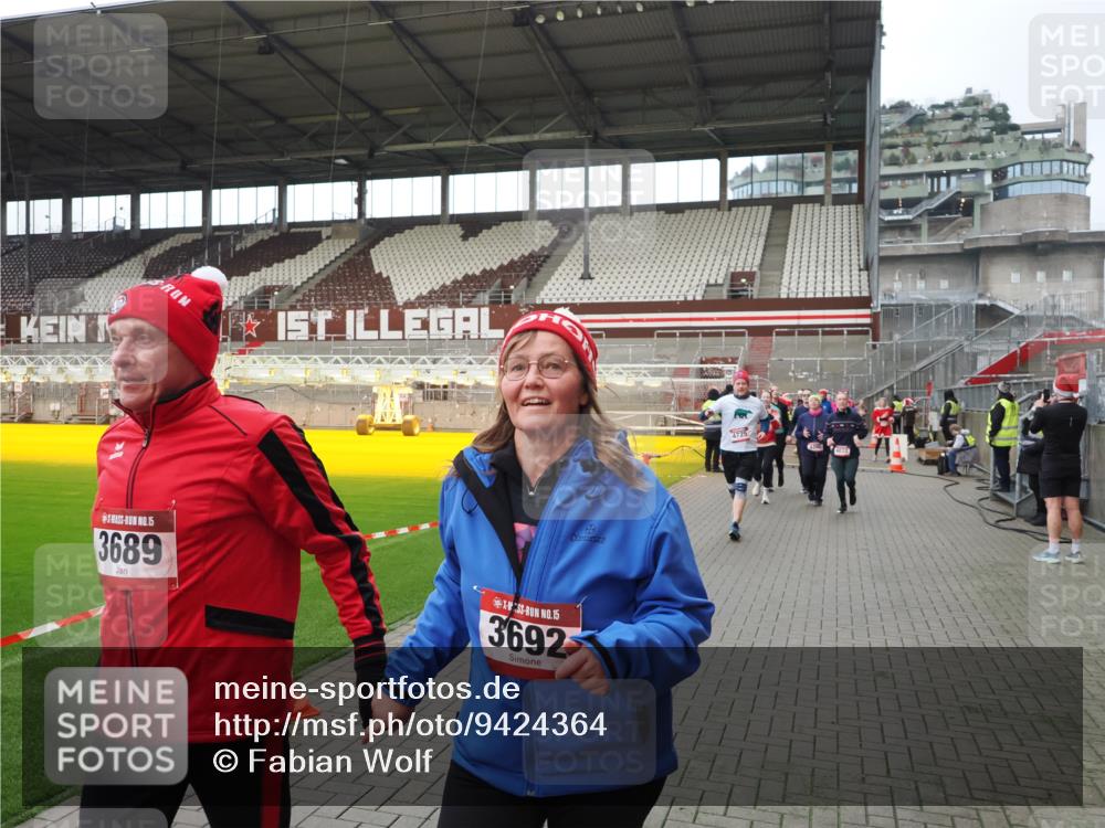07.12.2025 - St. Pauli X-Mass-Run No. 15 Fabian Wolf http://msf.ph/oto/9424364 07.12.2025 12:06:57 Ziel 276, 339, 345, 1580, 1583, 1844, 1846, 3689, 3692, 4017, 4018, 4033, 4143, 4314, 4328, 4342, 4345, 4346, 4360, 4361, 4390, 4416, 4725 meine-sportfotos.de