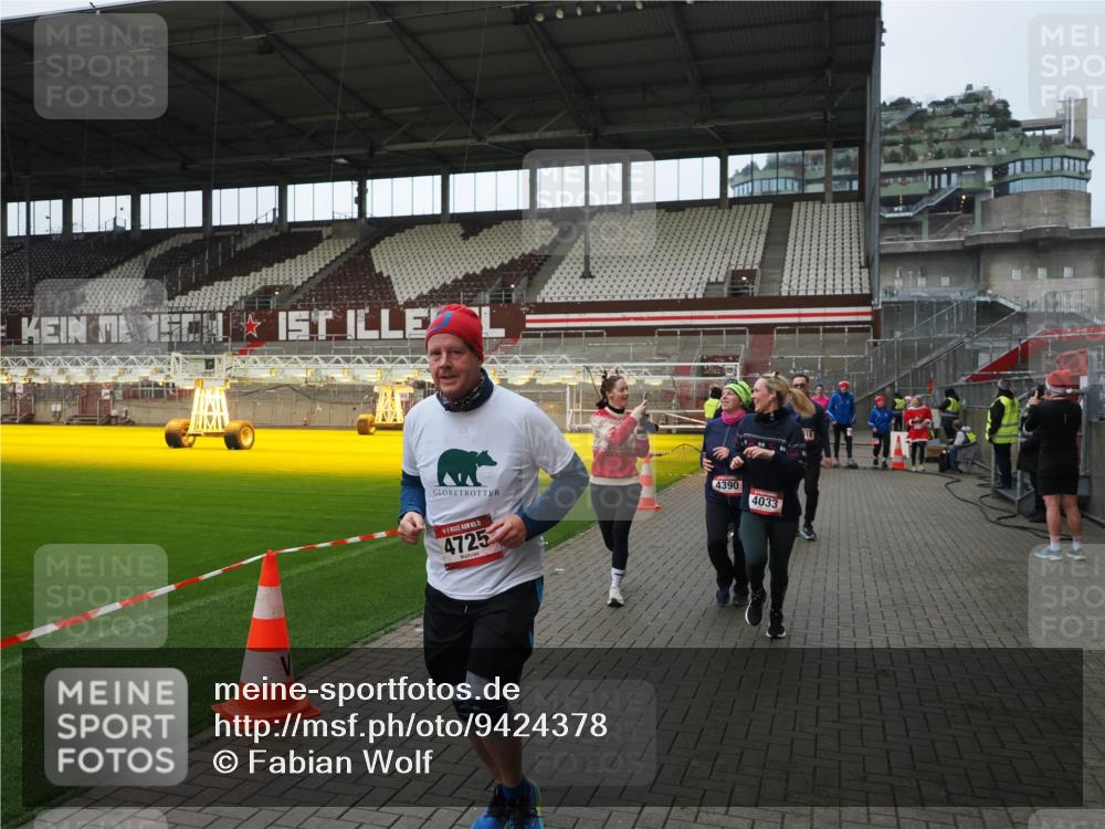 07.12.2025 - St. Pauli X-Mass-Run No. 15 Fabian Wolf http://msf.ph/oto/9424378 07.12.2025 12:07:00 Ziel 276, 1580, 1583, 1844, 1846, 3689, 3692, 4017, 4018, 4033, 4143, 4314, 4328, 4342, 4345, 4346, 4360, 4361, 4390, 4416, 4725 meine-sportfotos.de