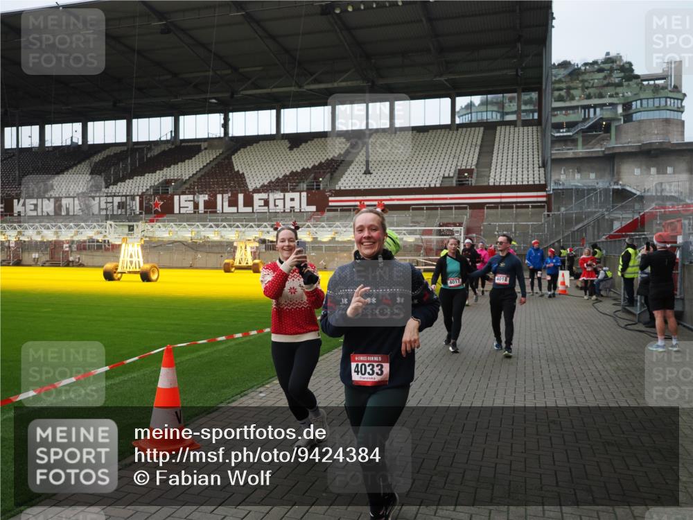 07.12.2025 - St. Pauli X-Mass-Run No. 15 Fabian Wolf http://msf.ph/oto/9424384 07.12.2025 12:07:01 Ziel 276, 1580, 1583, 1844, 1846, 3456, 3689, 3692, 4017, 4018, 4033, 4143, 4314, 4328, 4342, 4360, 4361, 4390, 4725 meine-sportfotos.de