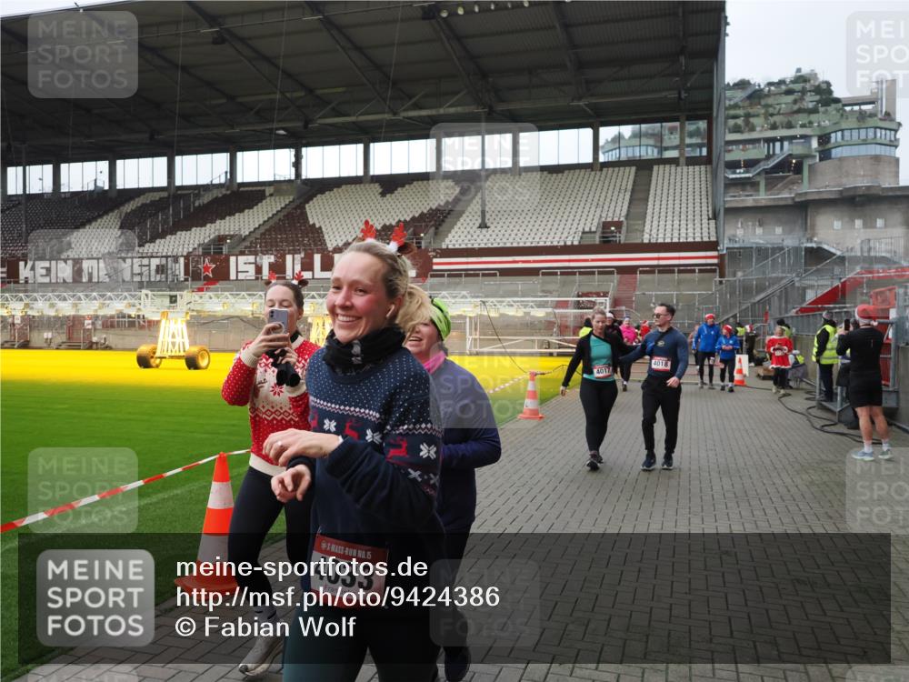 07.12.2025 - St. Pauli X-Mass-Run No. 15 Fabian Wolf http://msf.ph/oto/9424386 07.12.2025 12:07:01 Ziel 276, 1580, 1583, 1844, 1846, 3456, 3689, 3692, 4017, 4018, 4033, 4143, 4314, 4328, 4342, 4360, 4361, 4390, 4725 meine-sportfotos.de