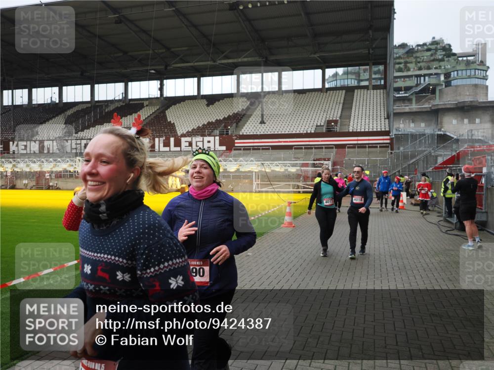 07.12.2025 - St. Pauli X-Mass-Run No. 15 Fabian Wolf http://msf.ph/oto/9424387 07.12.2025 12:07:01 Ziel 276, 1580, 1583, 1844, 1846, 3456, 3689, 3692, 4017, 4018, 4033, 4143, 4314, 4328, 4342, 4360, 4361, 4390, 4725 meine-sportfotos.de