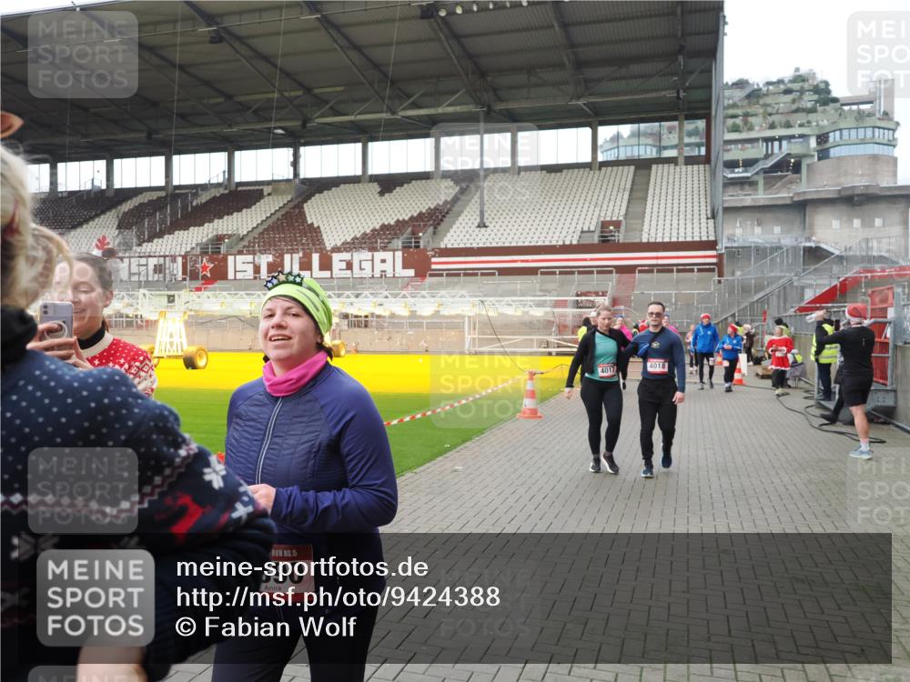 07.12.2025 - St. Pauli X-Mass-Run No. 15 Fabian Wolf http://msf.ph/oto/9424388 07.12.2025 12:07:02 Ziel 276, 1580, 1583, 1844, 1846, 3456, 3689, 3692, 4017, 4018, 4033, 4143, 4314, 4328, 4360, 4361, 4390, 4725 meine-sportfotos.de