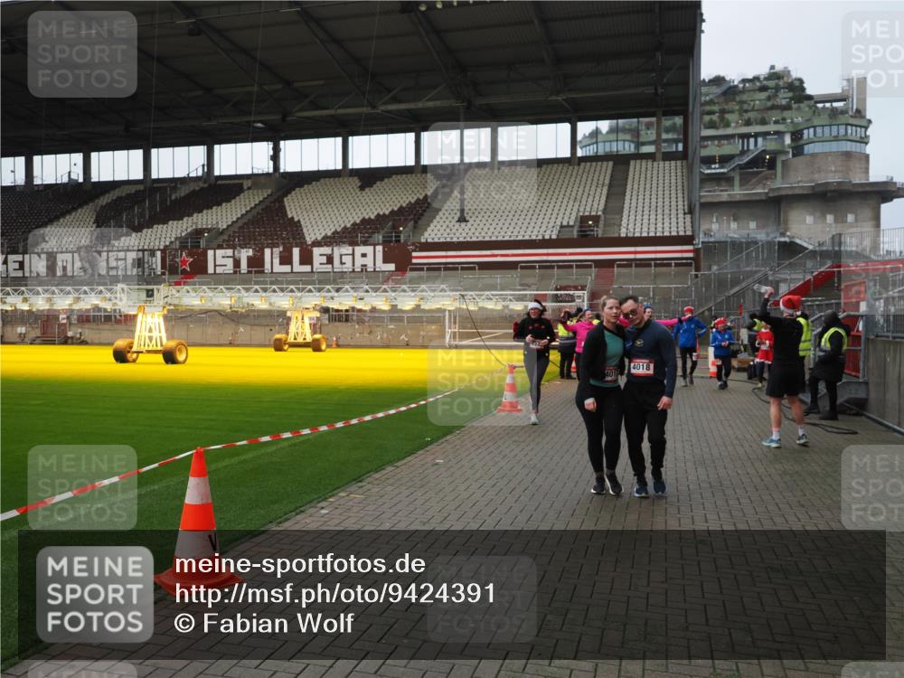 07.12.2025 - St. Pauli X-Mass-Run No. 15 Fabian Wolf http://msf.ph/oto/9424391 07.12.2025 12:07:03 Ziel 276, 1580, 1583, 1844, 1846, 3456, 3689, 4017, 4018, 4033, 4143, 4314, 4328, 4360, 4361, 4390, 4725 meine-sportfotos.de