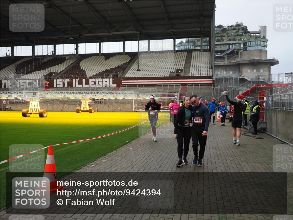 07.12.2025 - St. Pauli X-Mass-Run No. 15 Fabian Wolf http://msf.ph/oto/9424394 07.12.2025 12:07:03 Ziel 276, 1580, 1583, 1844, 1846, 3456, 3689, 4017, 4018, 4033, 4143, 4314, 4328, 4360, 4361, 4390, 4725 meine-sportfotos.de