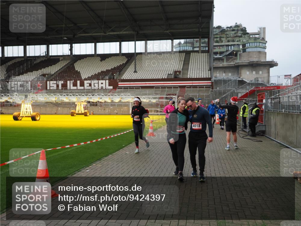 07.12.2025 - St. Pauli X-Mass-Run No. 15 Fabian Wolf http://msf.ph/oto/9424397 07.12.2025 12:07:04 Ziel 276, 1580, 1583, 3456, 3689, 4017, 4018, 4033, 4143, 4314, 4328, 4360, 4361, 4390, 4725 meine-sportfotos.de