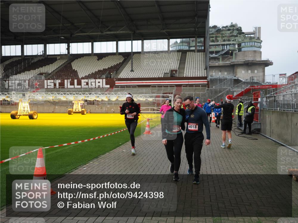 07.12.2025 - St. Pauli X-Mass-Run No. 15 Fabian Wolf http://msf.ph/oto/9424398 07.12.2025 12:07:04 Ziel 276, 1580, 1583, 3456, 3689, 4017, 4018, 4033, 4143, 4314, 4328, 4360, 4361, 4390, 4725 meine-sportfotos.de