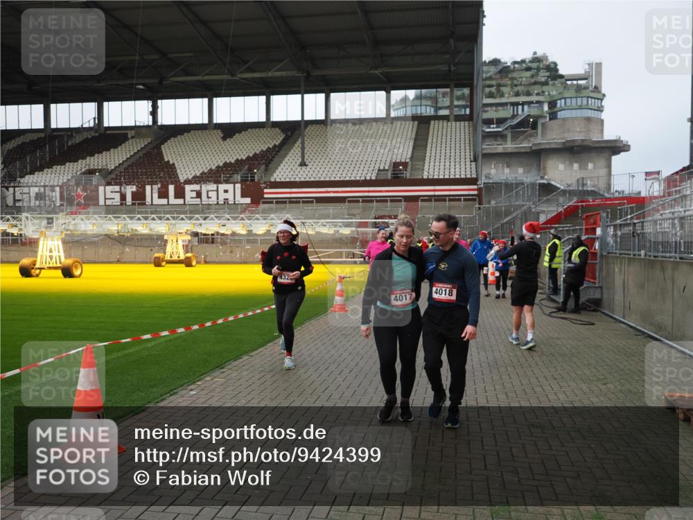 07.12.2025 - St. Pauli X-Mass-Run No. 15 Fabian Wolf http://msf.ph/oto/9424399 07.12.2025 12:07:04 Ziel 276, 1580, 1583, 3456, 3689, 4017, 4018, 4033, 4143, 4314, 4328, 4360, 4361, 4390, 4725 meine-sportfotos.de