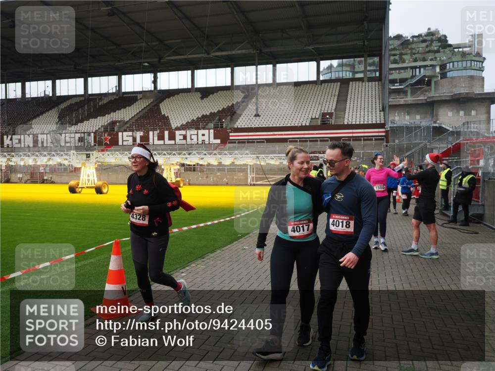 07.12.2025 - St. Pauli X-Mass-Run No. 15 Fabian Wolf http://msf.ph/oto/9424405 07.12.2025 12:07:06 Ziel 276, 1580, 1583, 3251, 3262, 3456, 4017, 4018, 4033, 4143, 4314, 4328, 4360, 4361, 4390, 4725 meine-sportfotos.de