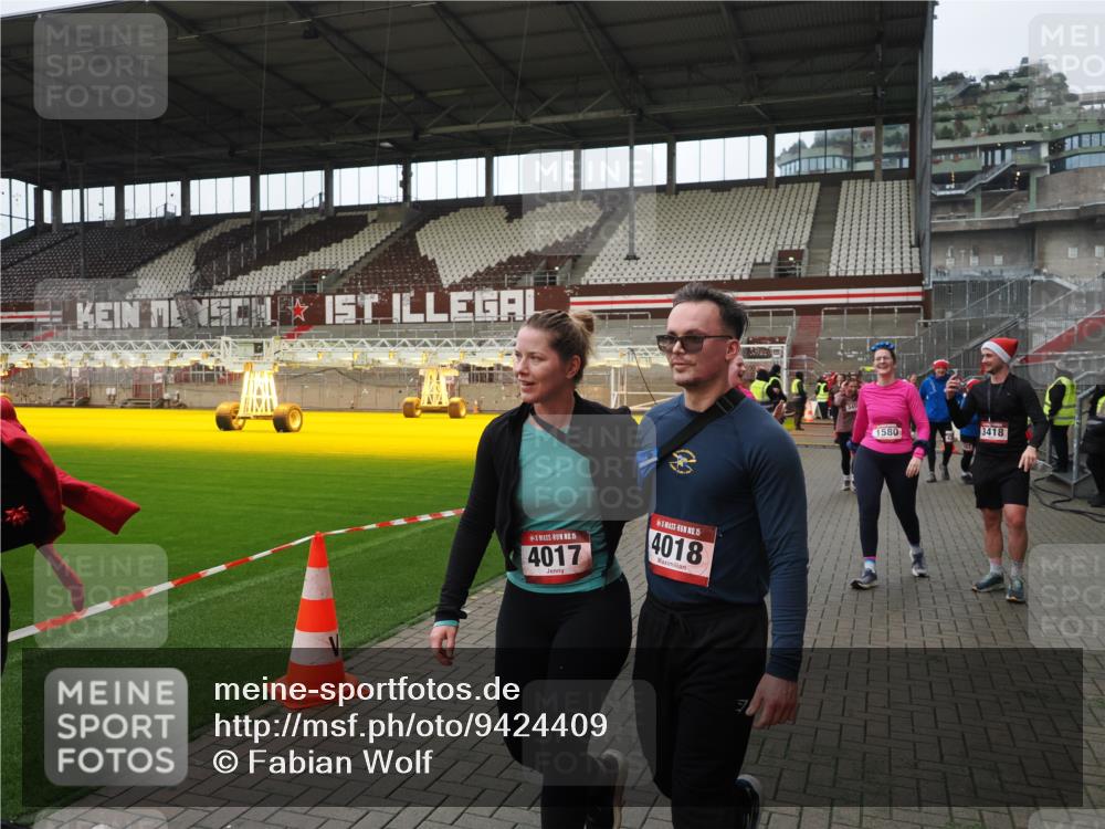 07.12.2025 - St. Pauli X-Mass-Run No. 15 Fabian Wolf http://msf.ph/oto/9424409 07.12.2025 12:07:06 Ziel 276, 1580, 1583, 3251, 3262, 3456, 4017, 4018, 4033, 4143, 4314, 4328, 4360, 4361, 4390, 4725 meine-sportfotos.de