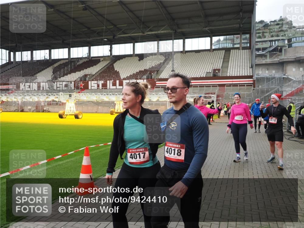 07.12.2025 - St. Pauli X-Mass-Run No. 15 Fabian Wolf http://msf.ph/oto/9424410 07.12.2025 12:07:07 Ziel 1580, 1583, 3251, 3262, 3456, 4017, 4018, 4033, 4314, 4328, 4360, 4361, 4390, 4725 meine-sportfotos.de