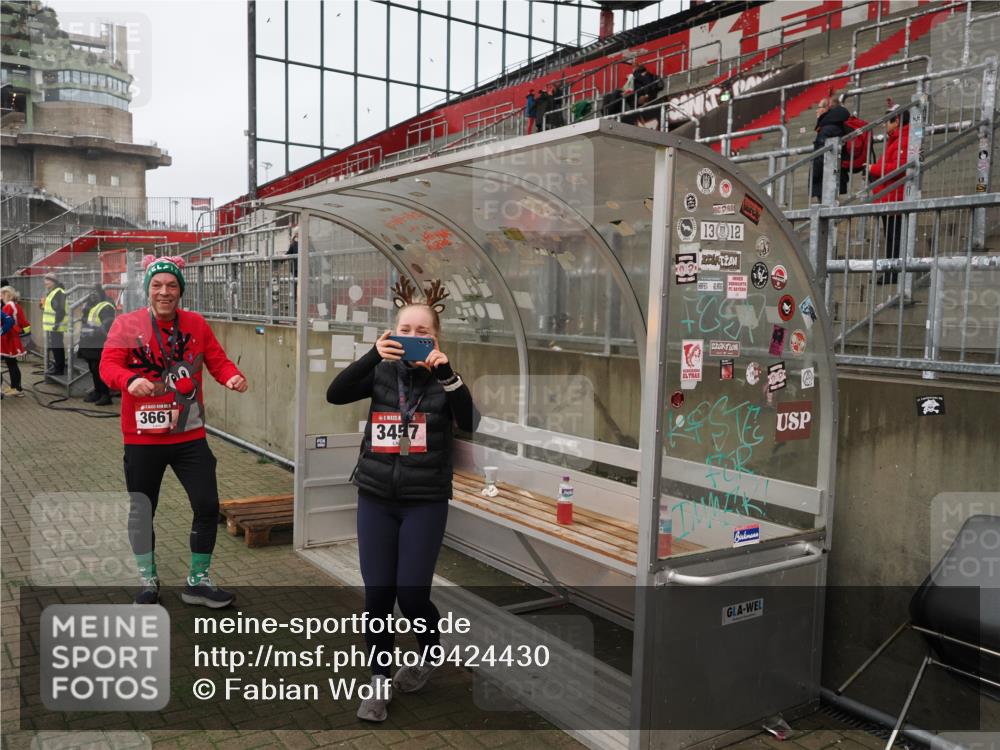 07.12.2025 - St. Pauli X-Mass-Run No. 15 Fabian Wolf http://msf.ph/oto/9424430 07.12.2025 12:07:13 Ziel 1580, 1583, 1958, 3251, 3262, 3456, 4017, 4018, 4238, 4314, 4328, 4360, 4361 meine-sportfotos.de