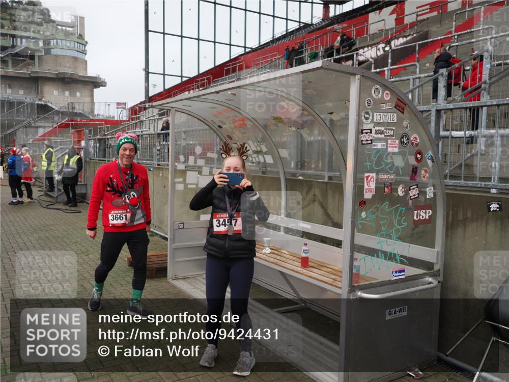 07.12.2025 - St. Pauli X-Mass-Run No. 15 Fabian Wolf http://msf.ph/oto/9424431 07.12.2025 12:07:13 Ziel 1580, 1583, 1958, 3251, 3262, 3456, 4017, 4018, 4238, 4314, 4328, 4360, 4361 meine-sportfotos.de