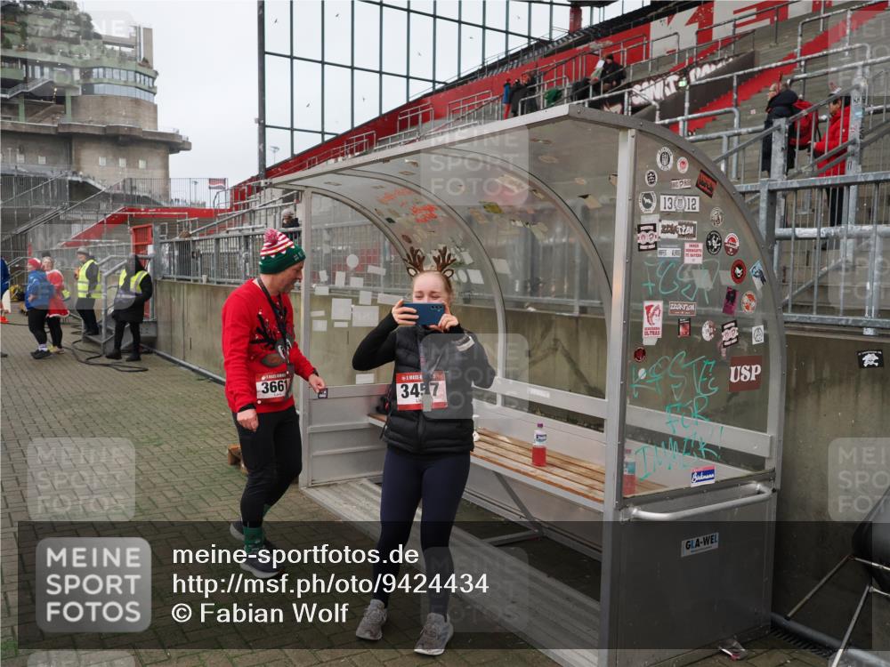 07.12.2025 - St. Pauli X-Mass-Run No. 15 Fabian Wolf http://msf.ph/oto/9424434 07.12.2025 12:07:14 Ziel 1580, 1583, 1958, 3251, 3262, 3456, 4238, 4314, 4328, 4360, 4361 meine-sportfotos.de