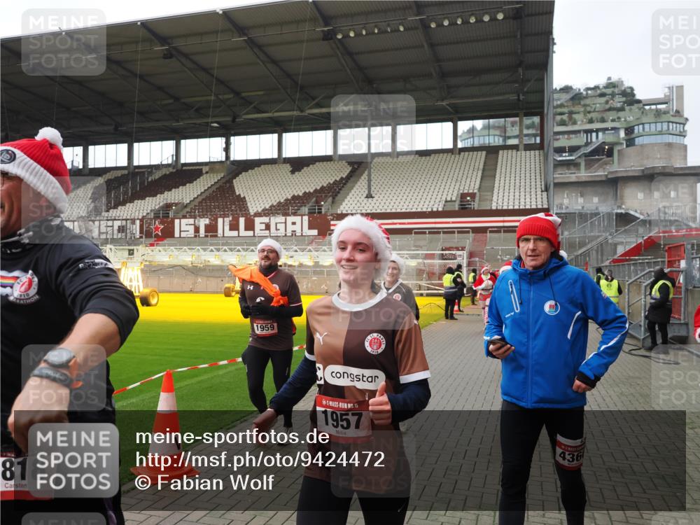 07.12.2025 - St. Pauli X-Mass-Run No. 15 Fabian Wolf http://msf.ph/oto/9424472 07.12.2025 12:07:27 Ziel 1958, 1959, 3348, 3708, 3709, 3710, 3711, 3726, 3728, 3818, 3819, 4238, 4755 meine-sportfotos.de
