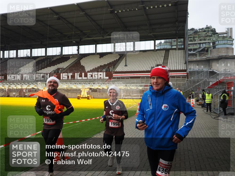 07.12.2025 - St. Pauli X-Mass-Run No. 15 Fabian Wolf http://msf.ph/oto/9424475 07.12.2025 12:07:27 Ziel 1958, 1959, 3348, 3708, 3709, 3710, 3711, 3726, 3728, 3818, 3819, 4238, 4755 meine-sportfotos.de
