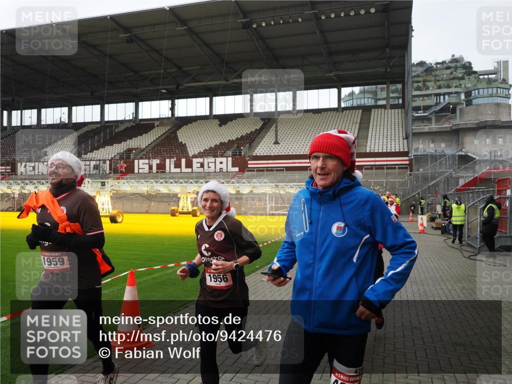 07.12.2025 - St. Pauli X-Mass-Run No. 15 Fabian Wolf http://msf.ph/oto/9424476 07.12.2025 12:07:27 Ziel 1958, 1959, 3348, 3708, 3709, 3710, 3711, 3726, 3728, 3818, 3819, 4238, 4755 meine-sportfotos.de