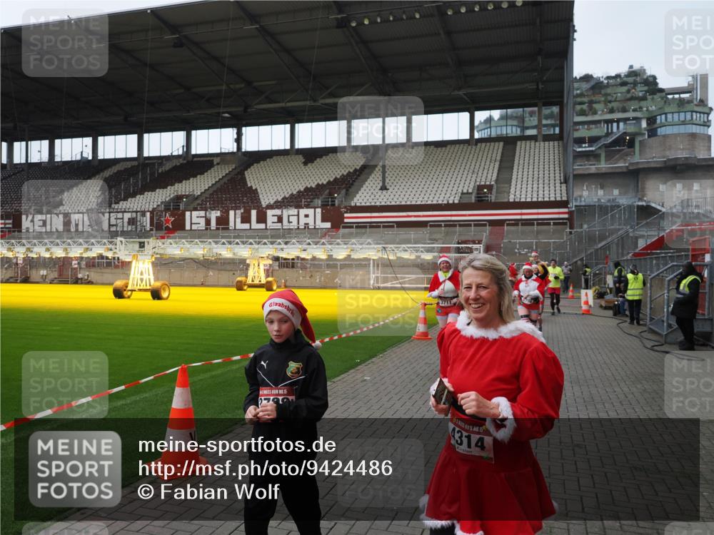 07.12.2025 - St. Pauli X-Mass-Run No. 15 Fabian Wolf http://msf.ph/oto/9424486 07.12.2025 12:07:30 Ziel 1959, 3348, 3708, 3709, 3710, 3711, 3726, 3728, 3818, 3819, 4238, 4724, 4755 meine-sportfotos.de