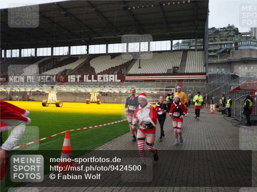 07.12.2025 - St. Pauli X-Mass-Run No. 15 Fabian Wolf http://msf.ph/oto/9424500 07.12.2025 12:07:33 Ziel 1959, 3348, 3666, 3708, 3709, 3710, 3711, 3726, 3728, 3818, 3819, 4724, 4755 meine-sportfotos.de