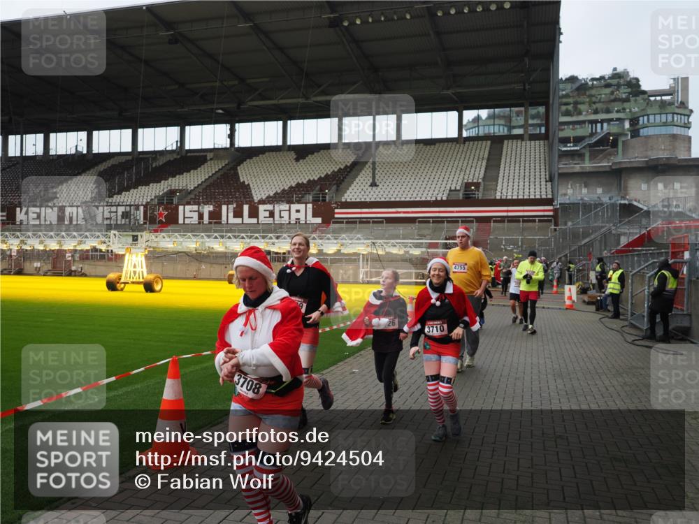 07.12.2025 - St. Pauli X-Mass-Run No. 15 Fabian Wolf http://msf.ph/oto/9424504 07.12.2025 12:07:34 Ziel 1959, 3348, 3666, 3708, 3709, 3710, 3711, 3726, 3728, 3818, 3819, 4724, 4755, 4786, 4791, 4792 meine-sportfotos.de