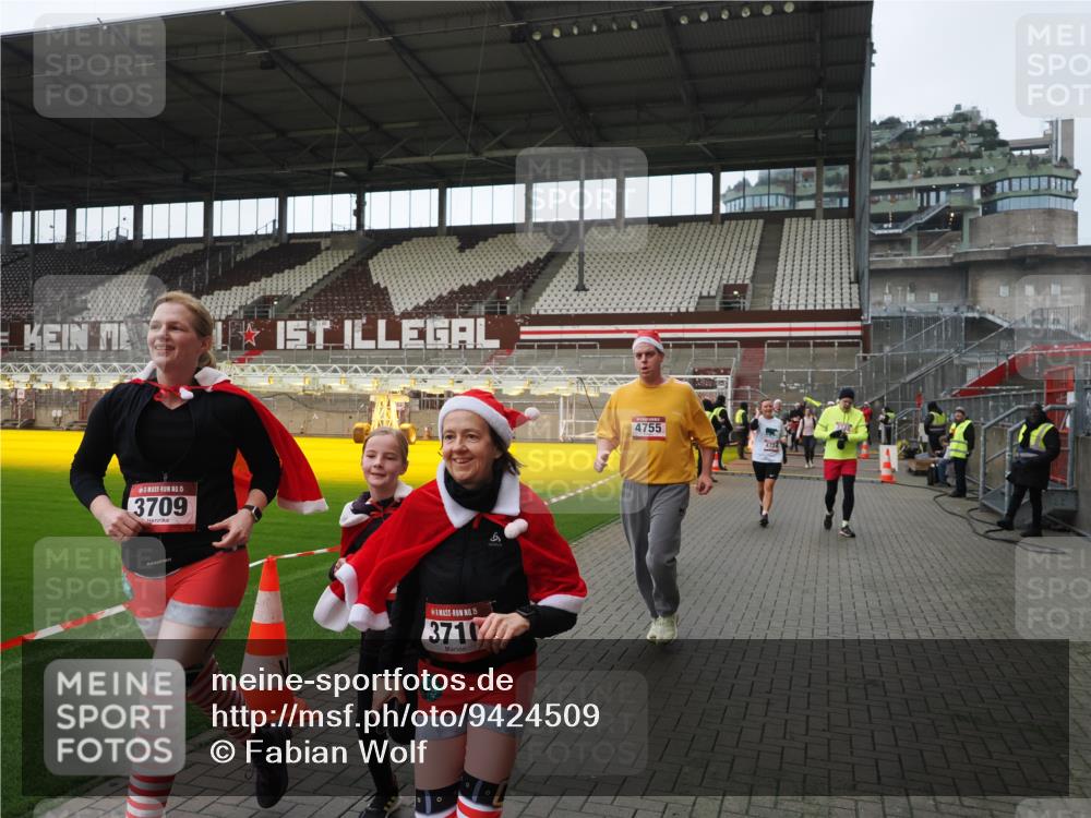07.12.2025 - St. Pauli X-Mass-Run No. 15 Fabian Wolf http://msf.ph/oto/9424509 07.12.2025 12:07:35 Ziel 1959, 3348, 3666, 3708, 3709, 3710, 3711, 3726, 3728, 3818, 3819, 4724, 4755, 4786, 4791, 4792 meine-sportfotos.de