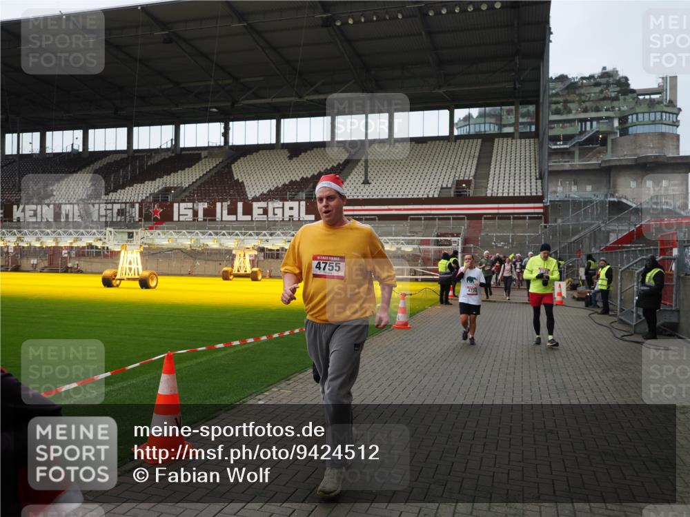 07.12.2025 - St. Pauli X-Mass-Run No. 15 Fabian Wolf http://msf.ph/oto/9424512 07.12.2025 12:07:35 Ziel 1959, 3348, 3666, 3708, 3709, 3710, 3711, 3726, 3728, 3818, 3819, 4724, 4755, 4786, 4791, 4792 meine-sportfotos.de