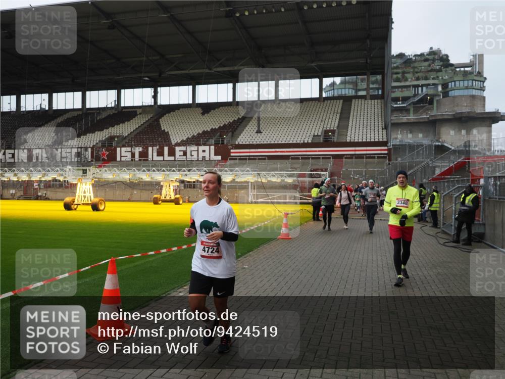 07.12.2025 - St. Pauli X-Mass-Run No. 15 Fabian Wolf http://msf.ph/oto/9424519 07.12.2025 12:07:38 Ziel 1959, 3348, 3666, 3667, 3691, 3708, 3709, 3710, 3711, 3726, 3728, 3739, 3819, 4332, 4724, 4755, 4786, 4791, 4792 meine-sportfotos.de