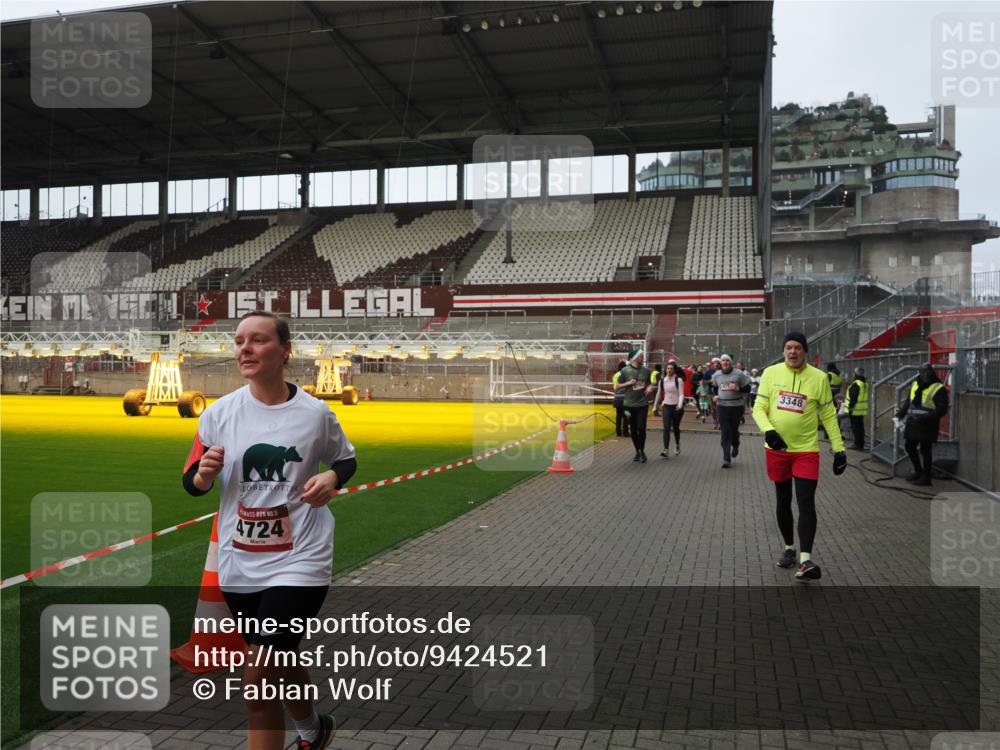 07.12.2025 - St. Pauli X-Mass-Run No. 15 Fabian Wolf http://msf.ph/oto/9424521 07.12.2025 12:07:39 Ziel 1959, 3348, 3666, 3667, 3691, 3708, 3709, 3710, 3711, 3726, 3728, 3739, 4210, 4332, 4724, 4730, 4755, 4786, 4791, 4792 meine-sportfotos.de
