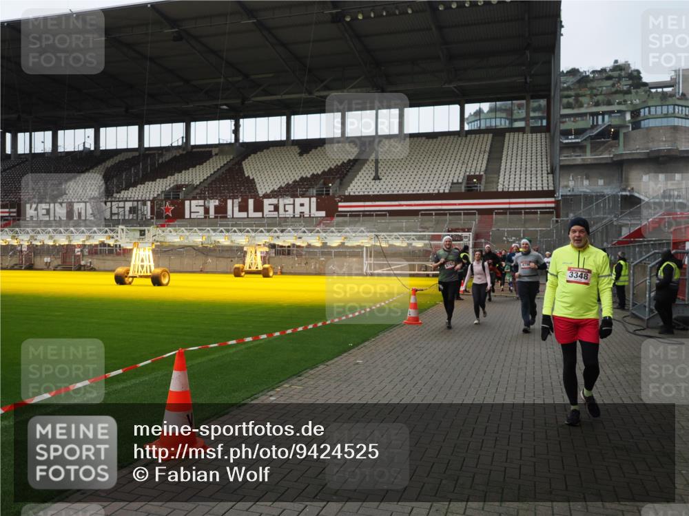 07.12.2025 - St. Pauli X-Mass-Run No. 15 Fabian Wolf http://msf.ph/oto/9424525 07.12.2025 12:07:39 Ziel 1959, 3348, 3666, 3667, 3691, 3708, 3709, 3710, 3711, 3726, 3728, 3739, 4210, 4332, 4724, 4730, 4755, 4786, 4791, 4792 meine-sportfotos.de