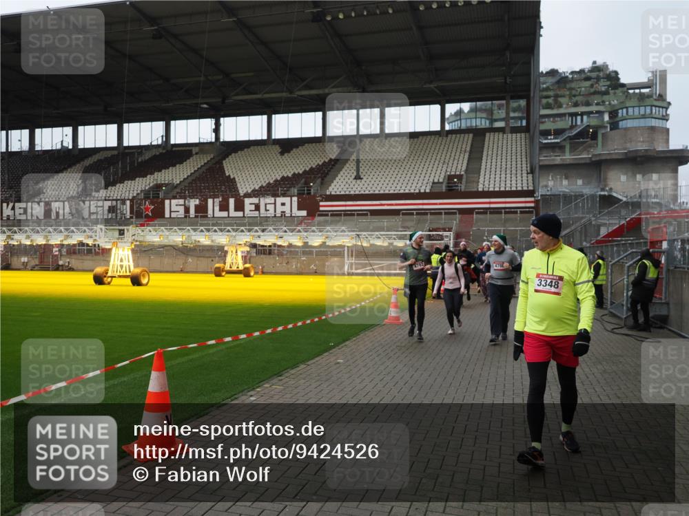 07.12.2025 - St. Pauli X-Mass-Run No. 15 Fabian Wolf http://msf.ph/oto/9424526 07.12.2025 12:07:40 Ziel 3348, 3460, 3666, 3667, 3691, 3708, 3709, 3710, 3711, 3726, 3728, 3739, 4210, 4332, 4724, 4730, 4755, 4786, 4791, 4792 meine-sportfotos.de