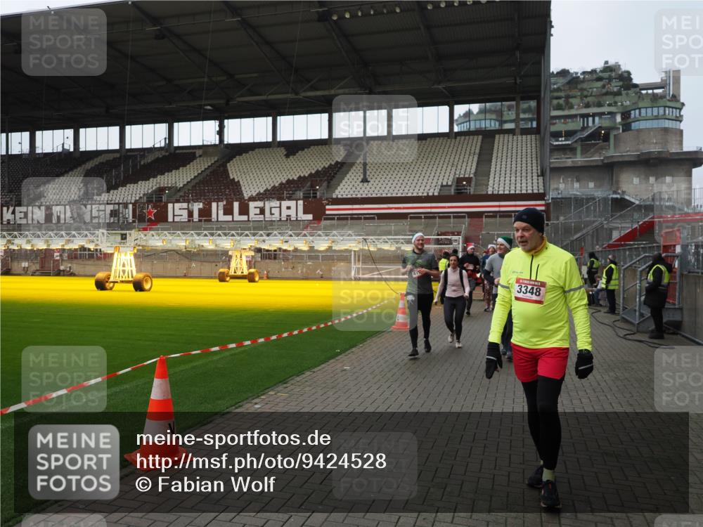 07.12.2025 - St. Pauli X-Mass-Run No. 15 Fabian Wolf http://msf.ph/oto/9424528 07.12.2025 12:07:40 Ziel 3348, 3460, 3666, 3667, 3691, 3708, 3709, 3710, 3711, 3726, 3728, 3739, 4210, 4332, 4724, 4730, 4755, 4786, 4791, 4792 meine-sportfotos.de